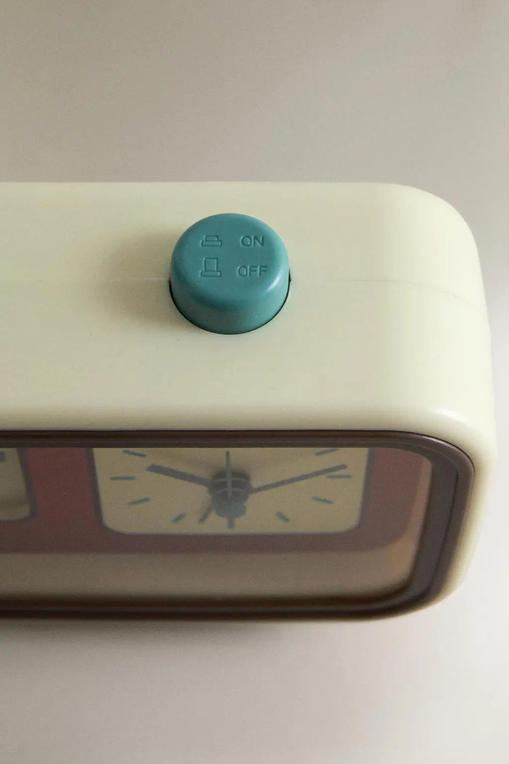 ZARA Alarm Flip Calendar Clock Time Will Flip