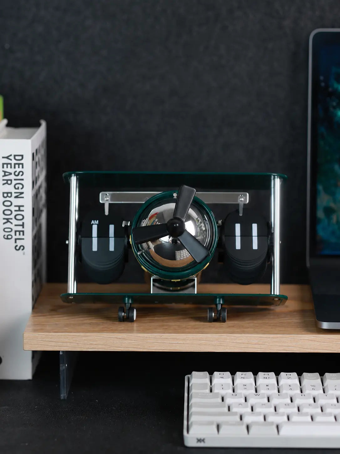 Aviator Propeller Flip Clock Time Will Flip