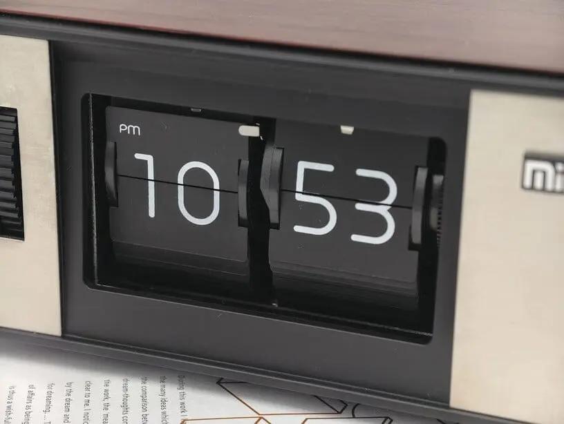 MIDCLOCK Radio-Style Rectangular Flip Clock with Light Button Table Clock Midclock