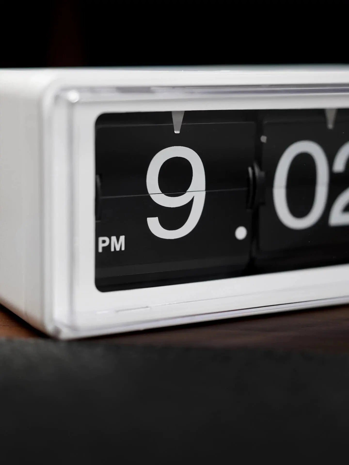 Retro Flip Desk Clock – Minimalist Tabletop Timepiece - Time Will Flip