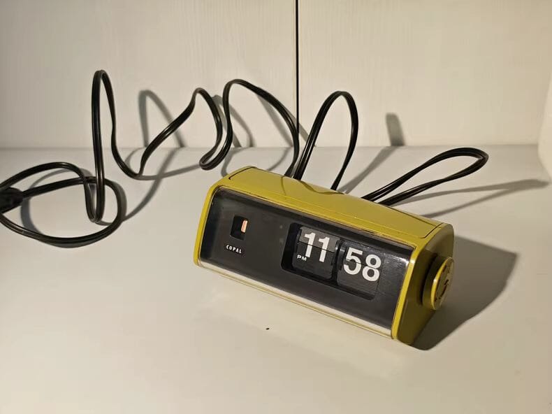 Japanese COPAL Flip Clock COPAL-222 Table Clock Time Will Flip