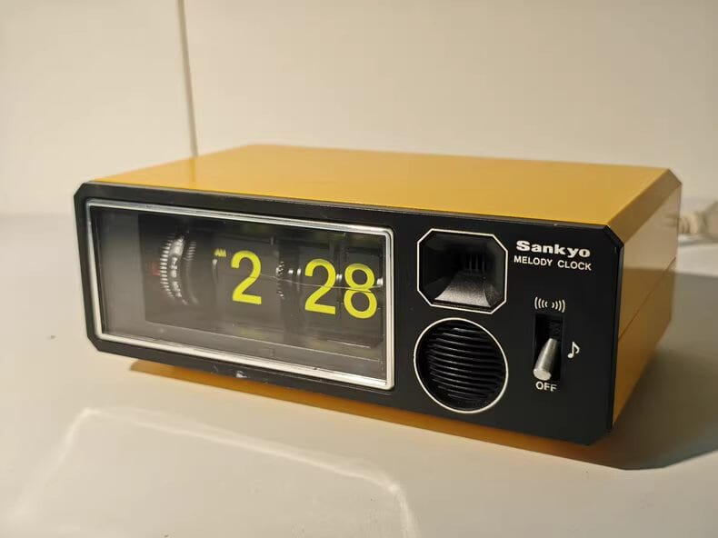 1980s Japan Showa Sankyo Flip Clock(second hand) Table Clock Time Will Flip