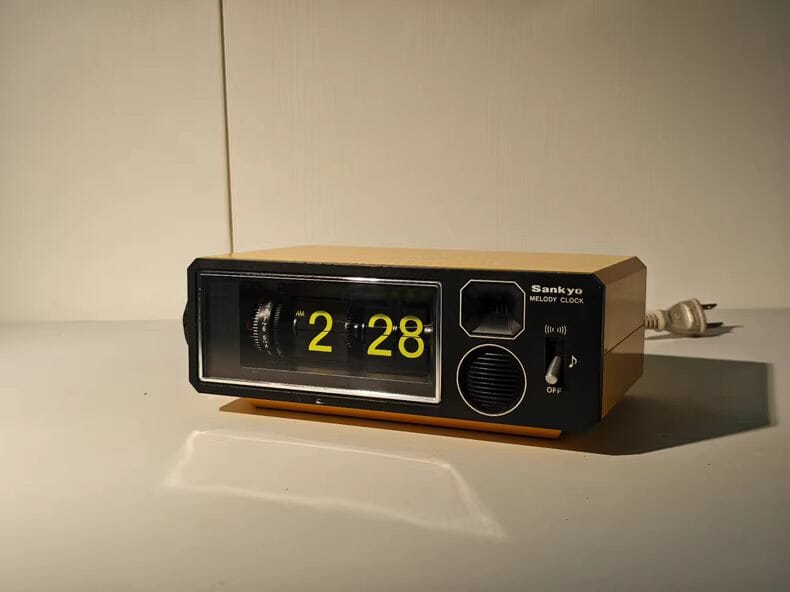 1980s Japan Showa Sankyo Flip Clock(second hand) Table Clock Time Will Flip