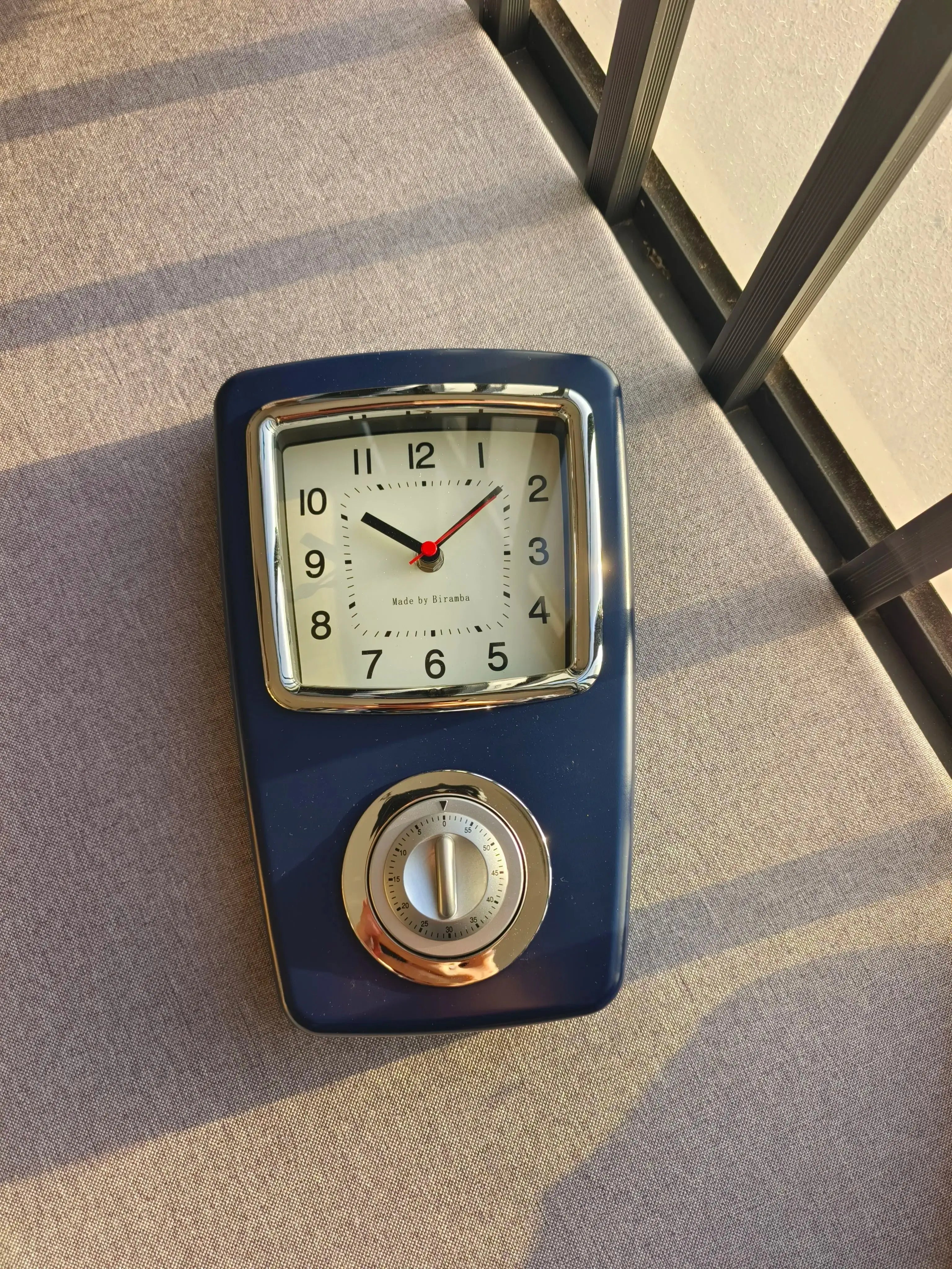 Japanese-Style Biramba Silent Iron Shell Clock Time Will Flip