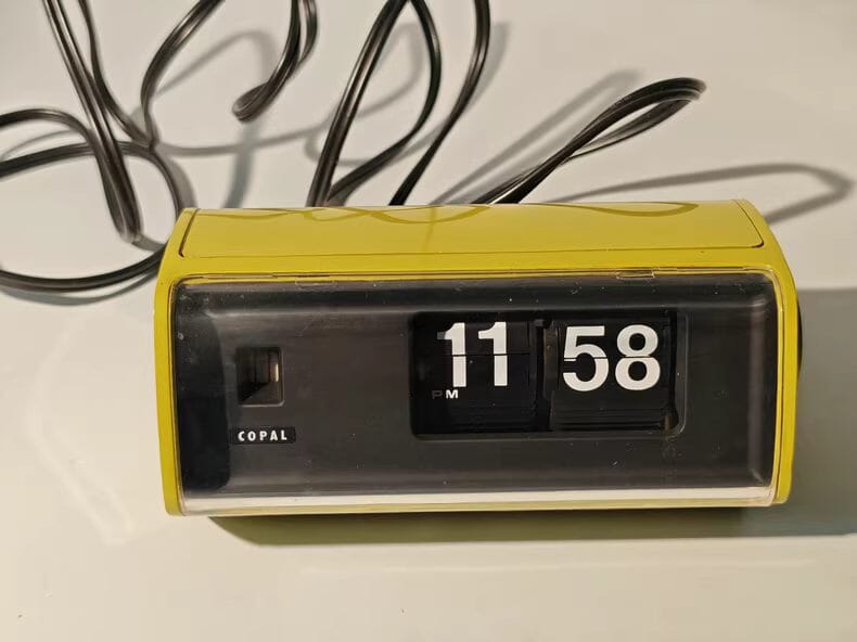 Japanese COPAL Flip Clock COPAL-222 Table Clock Time Will Flip