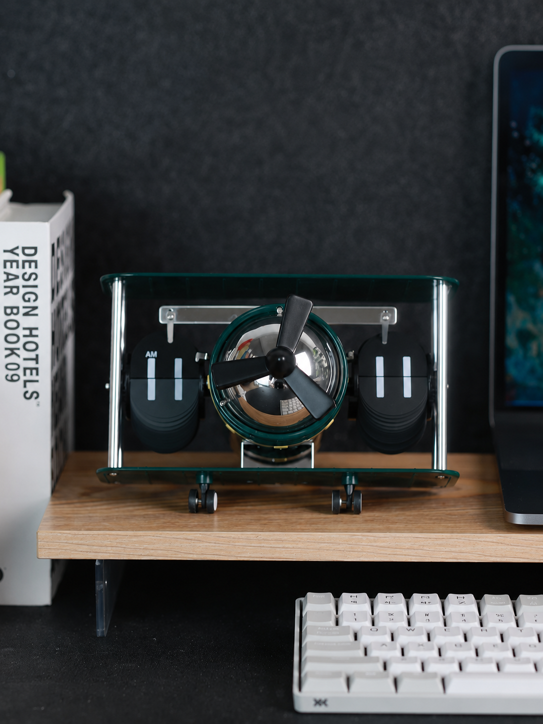 Aviator Propeller Flip Clock Time Will Flip
